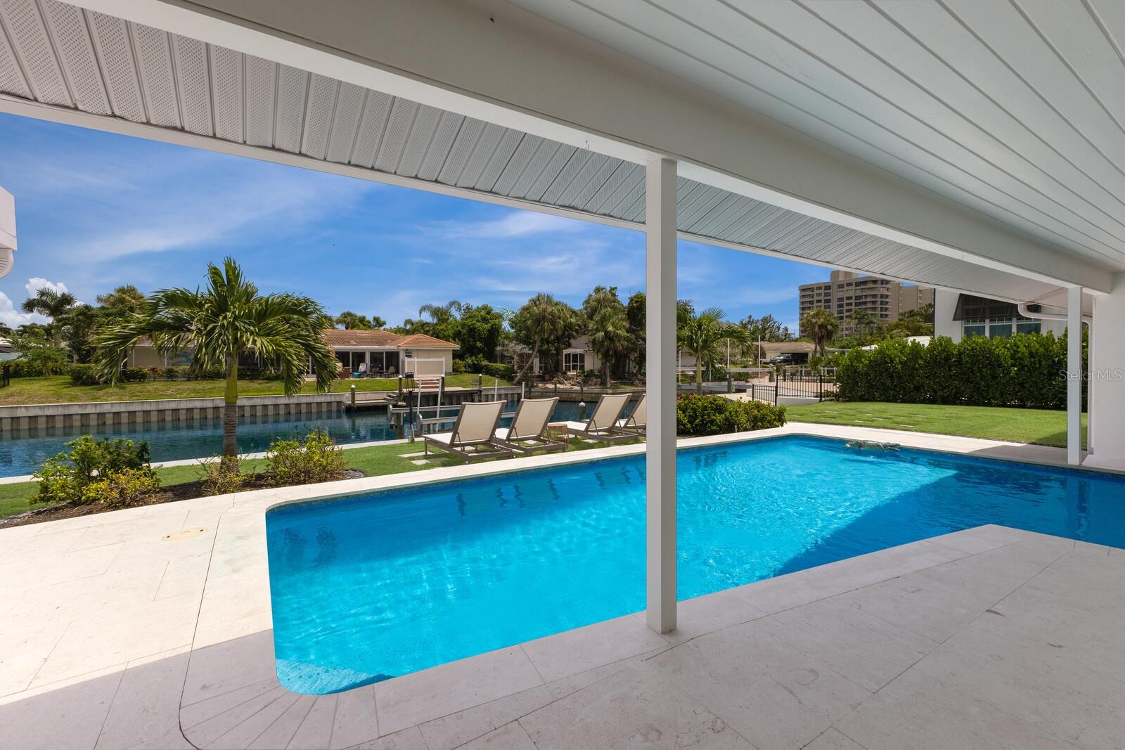 COUNTRY CLUB SHORES - Residential