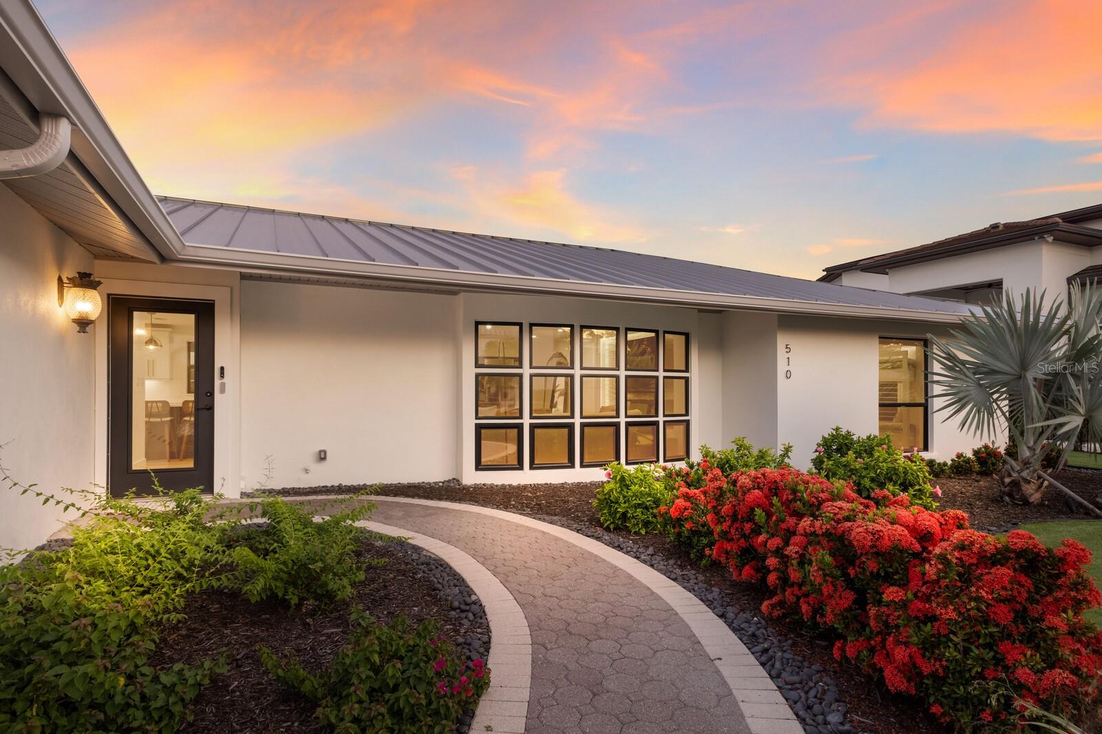 COUNTRY CLUB SHORES - Residential