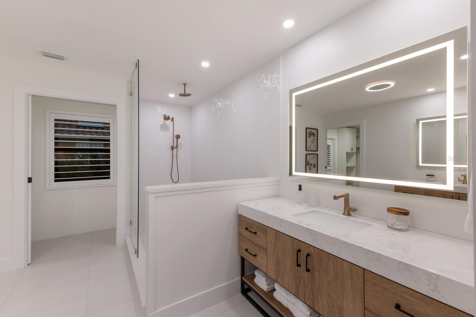 COUNTRY CLUB SHORES - Residential