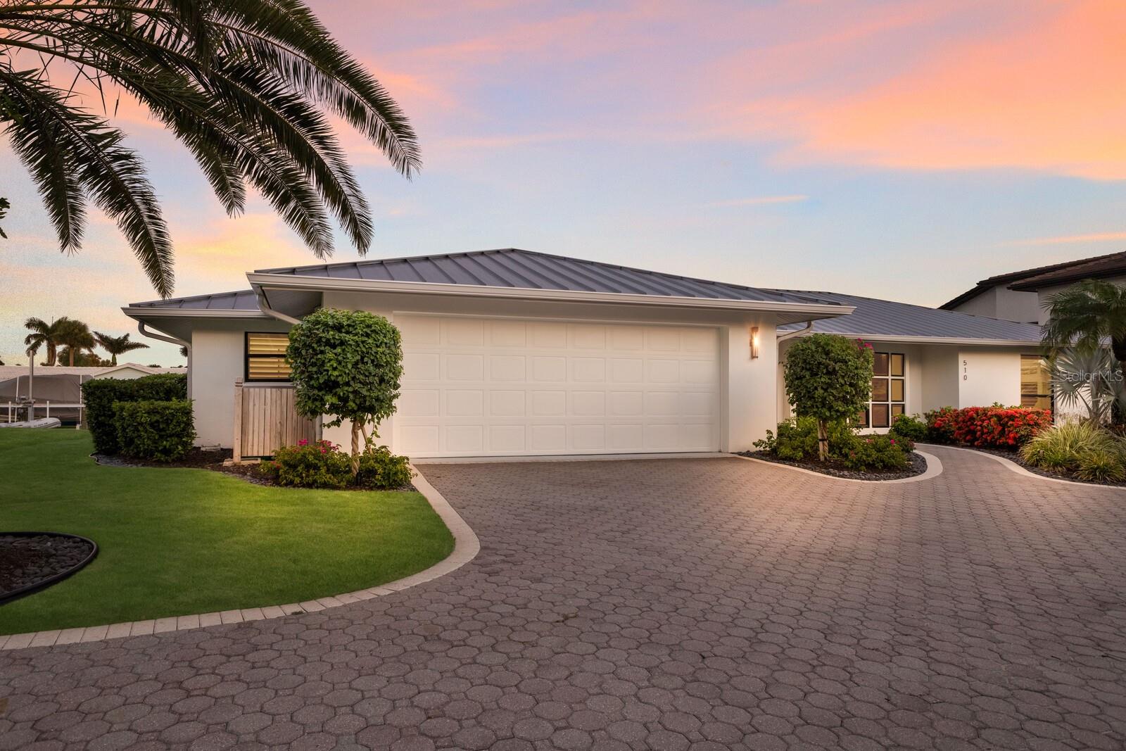 COUNTRY CLUB SHORES - Residential