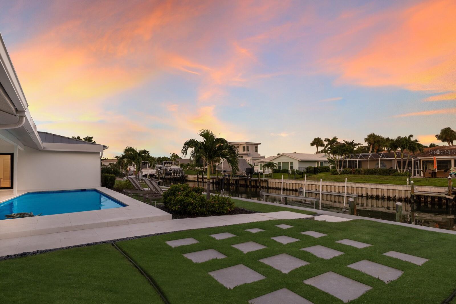 COUNTRY CLUB SHORES - Residential