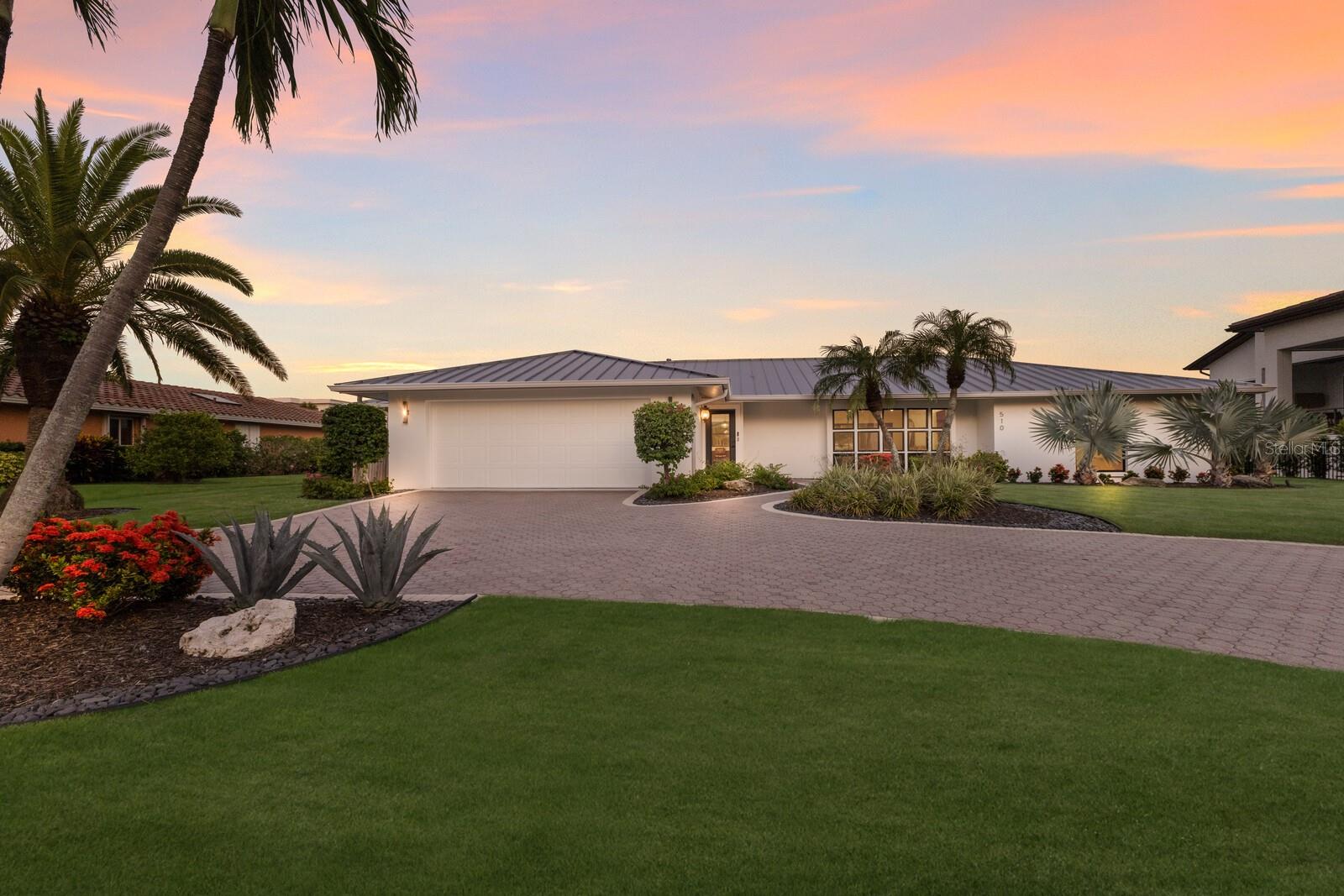 COUNTRY CLUB SHORES - Residential