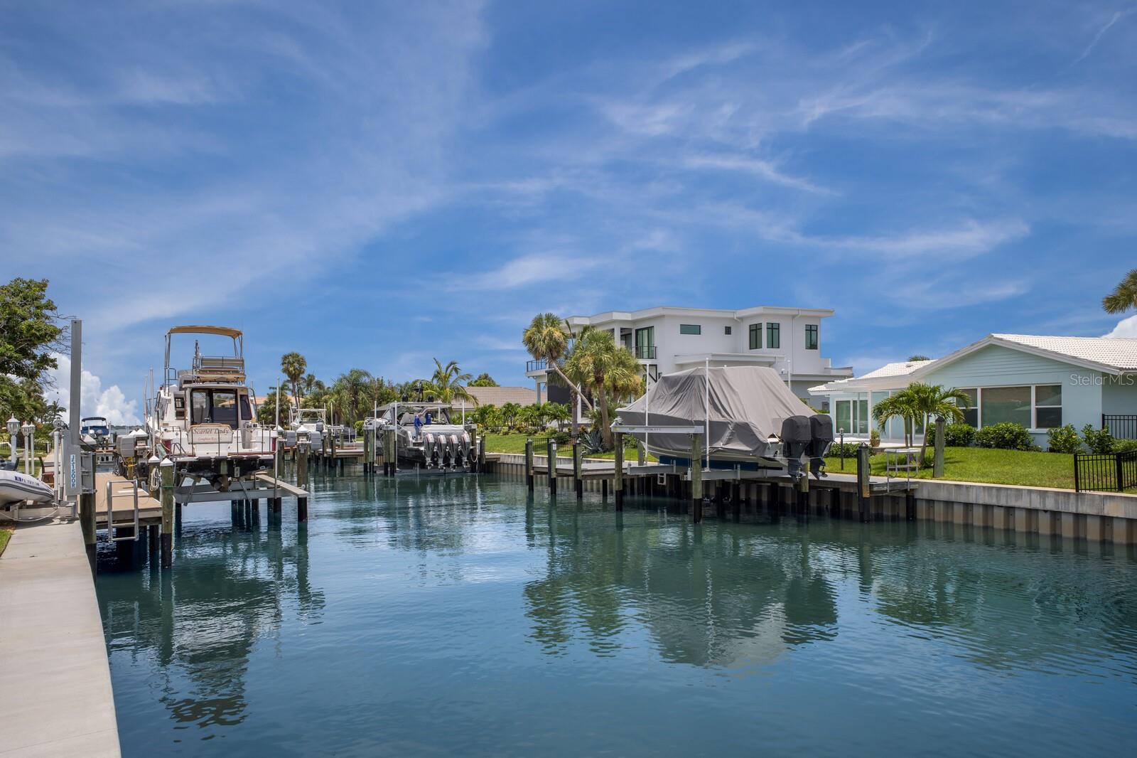 COUNTRY CLUB SHORES - Residential