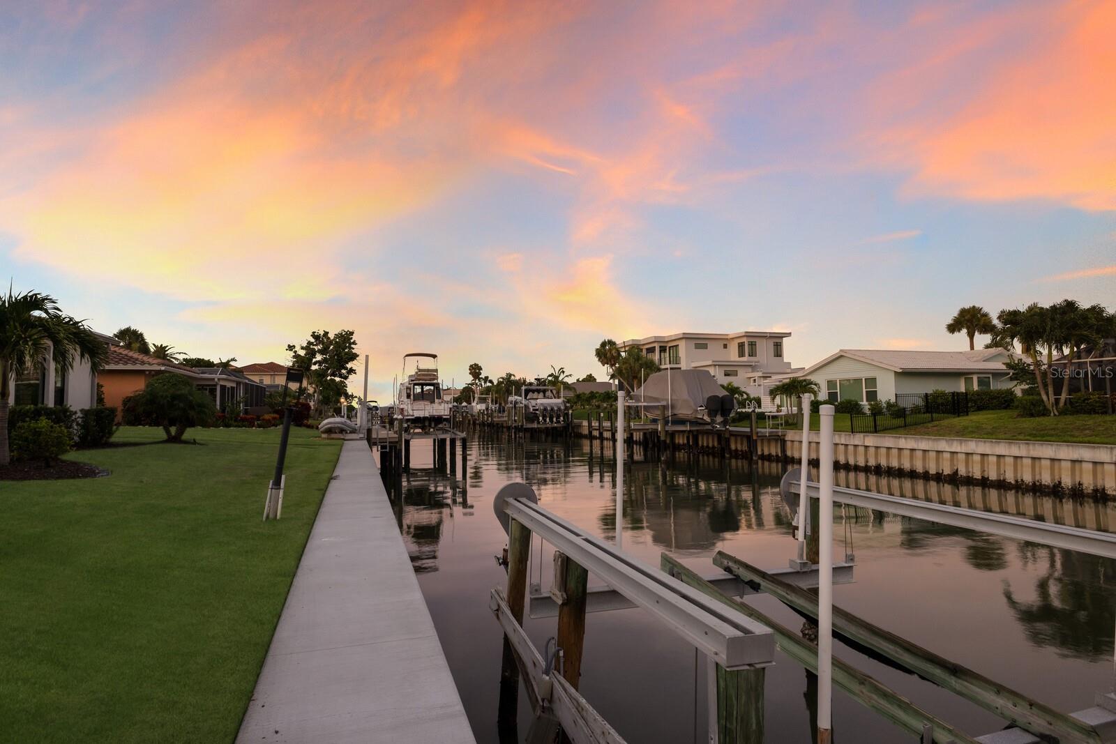 COUNTRY CLUB SHORES - Residential