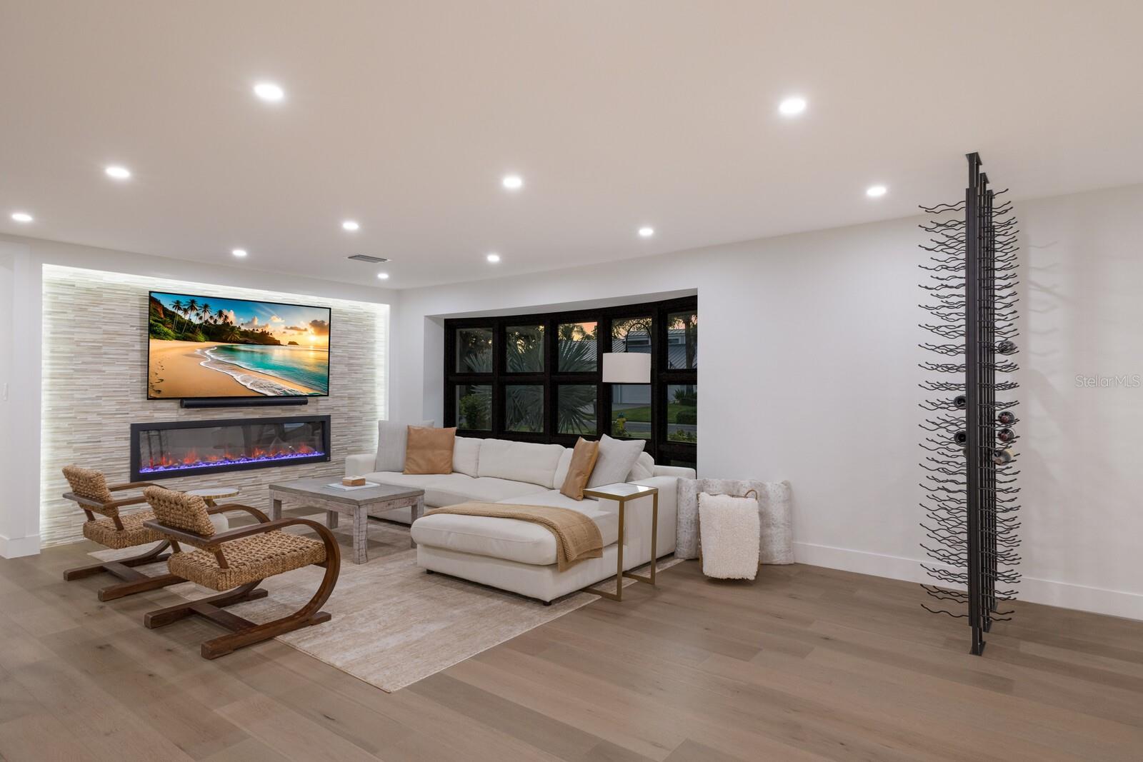 COUNTRY CLUB SHORES - Residential