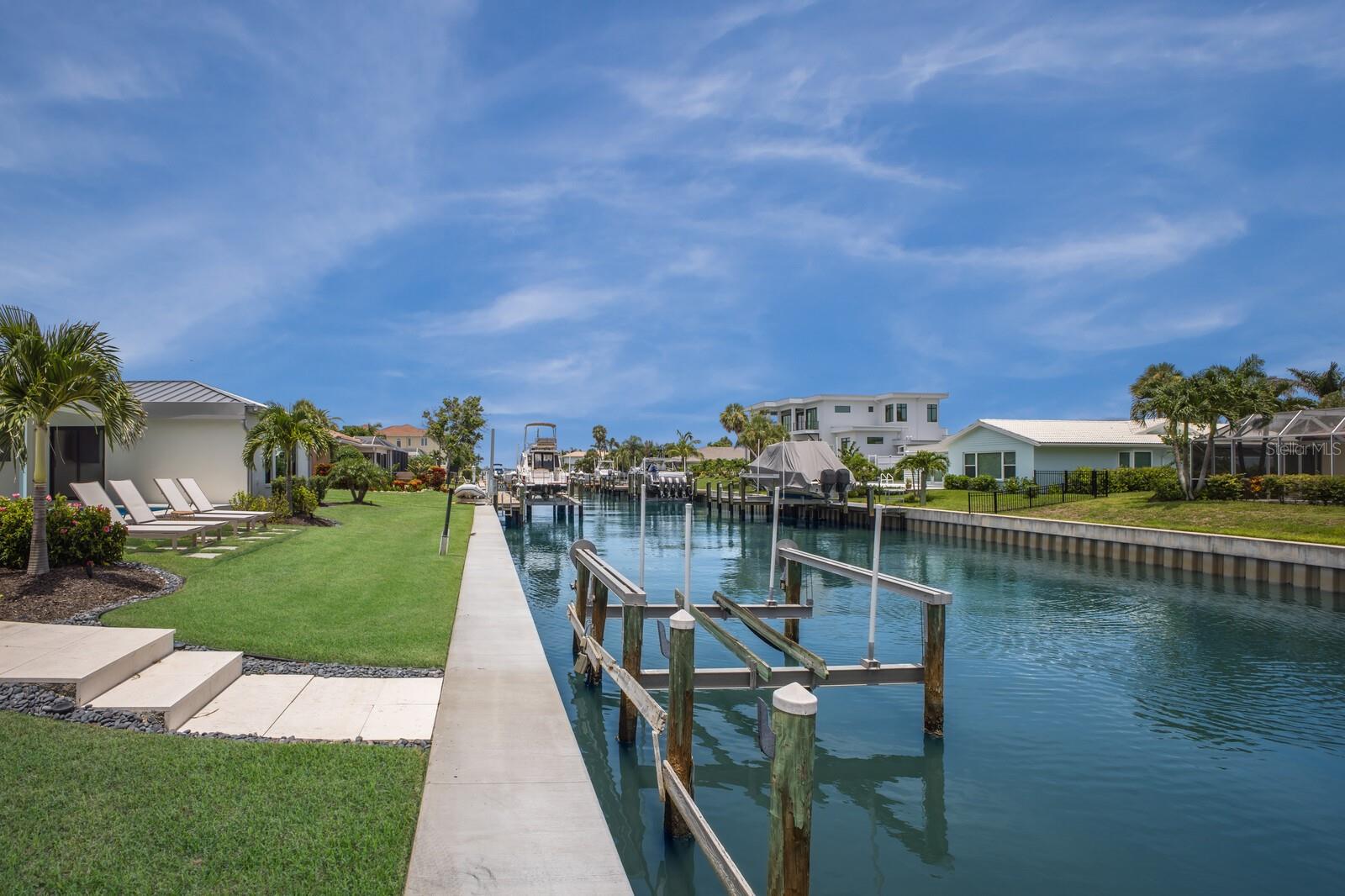 COUNTRY CLUB SHORES - Residential