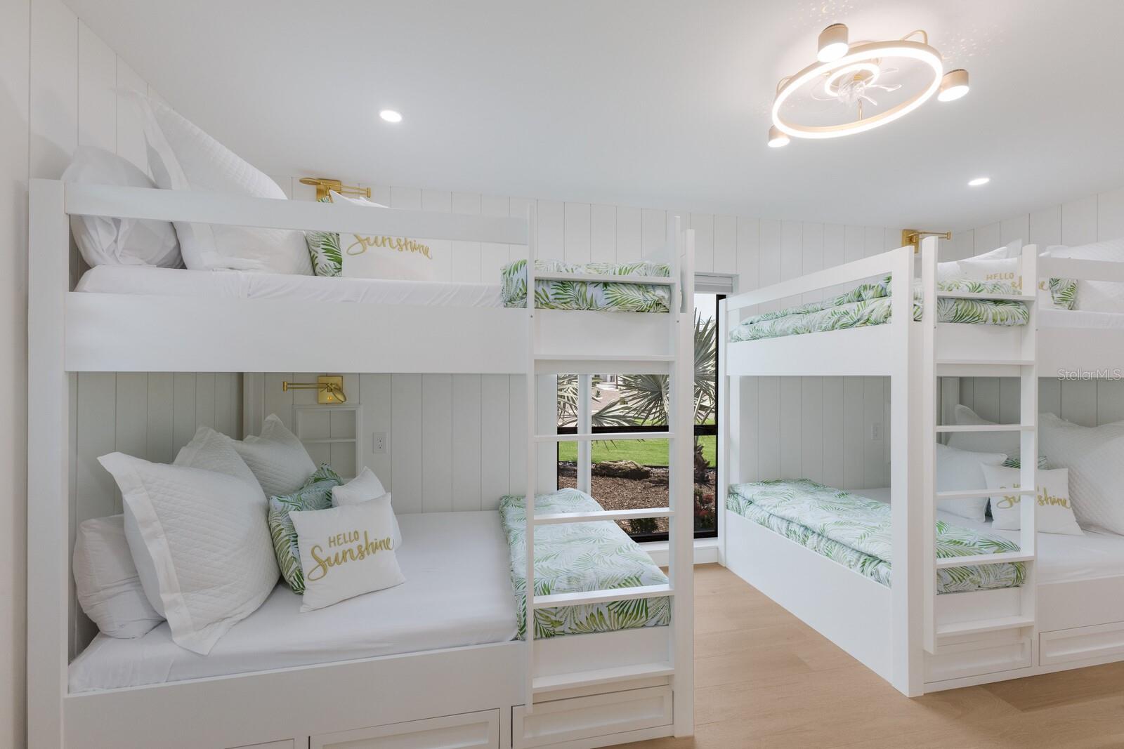 COUNTRY CLUB SHORES - Residential