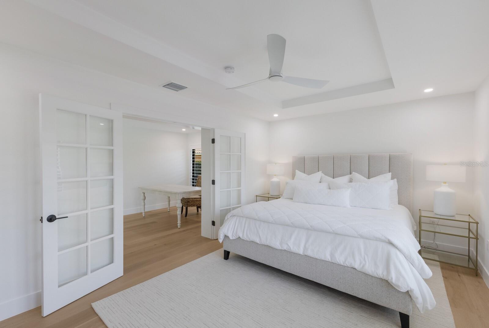 COUNTRY CLUB SHORES - Residential