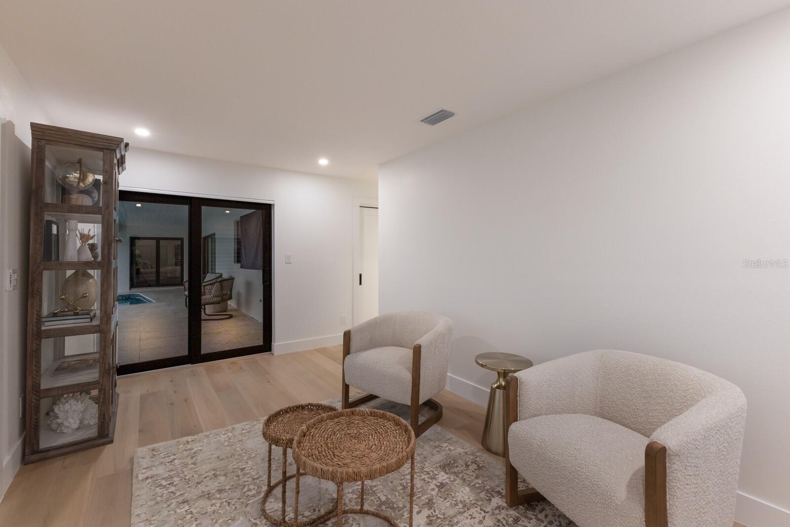 COUNTRY CLUB SHORES - Residential