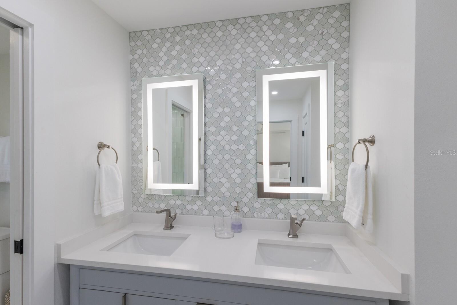 COUNTRY CLUB SHORES - Residential