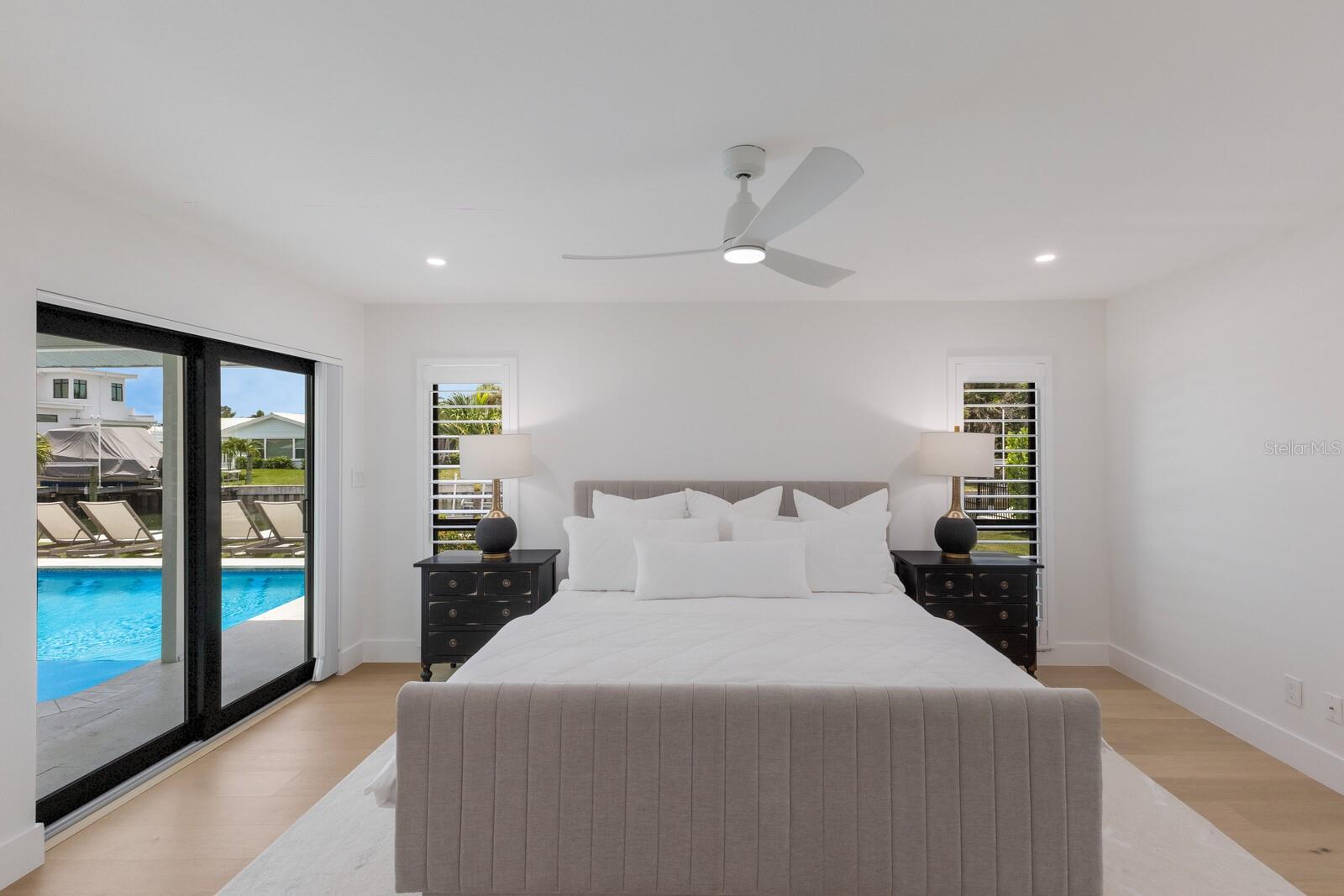 COUNTRY CLUB SHORES - Residential