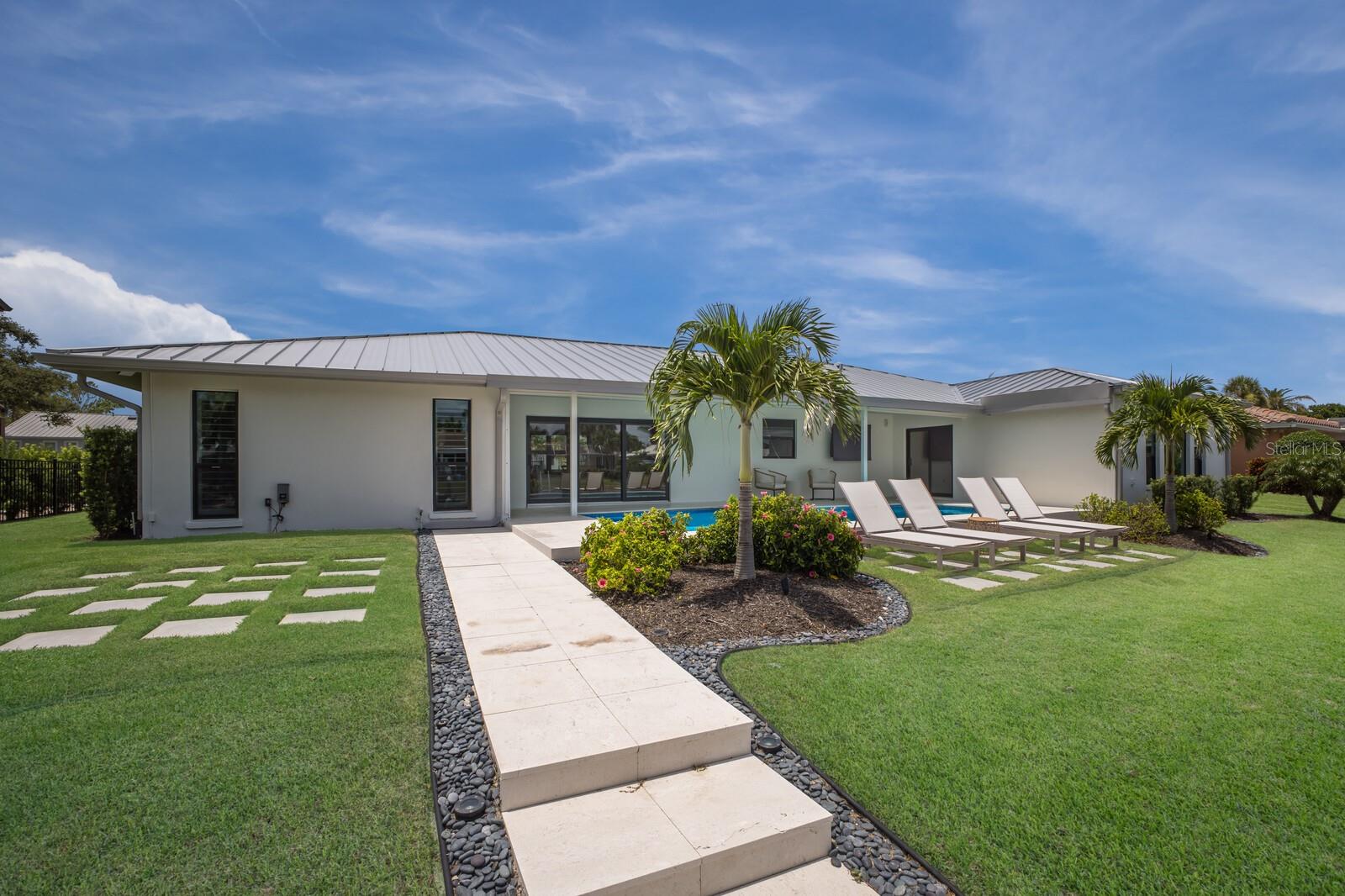 COUNTRY CLUB SHORES - Residential