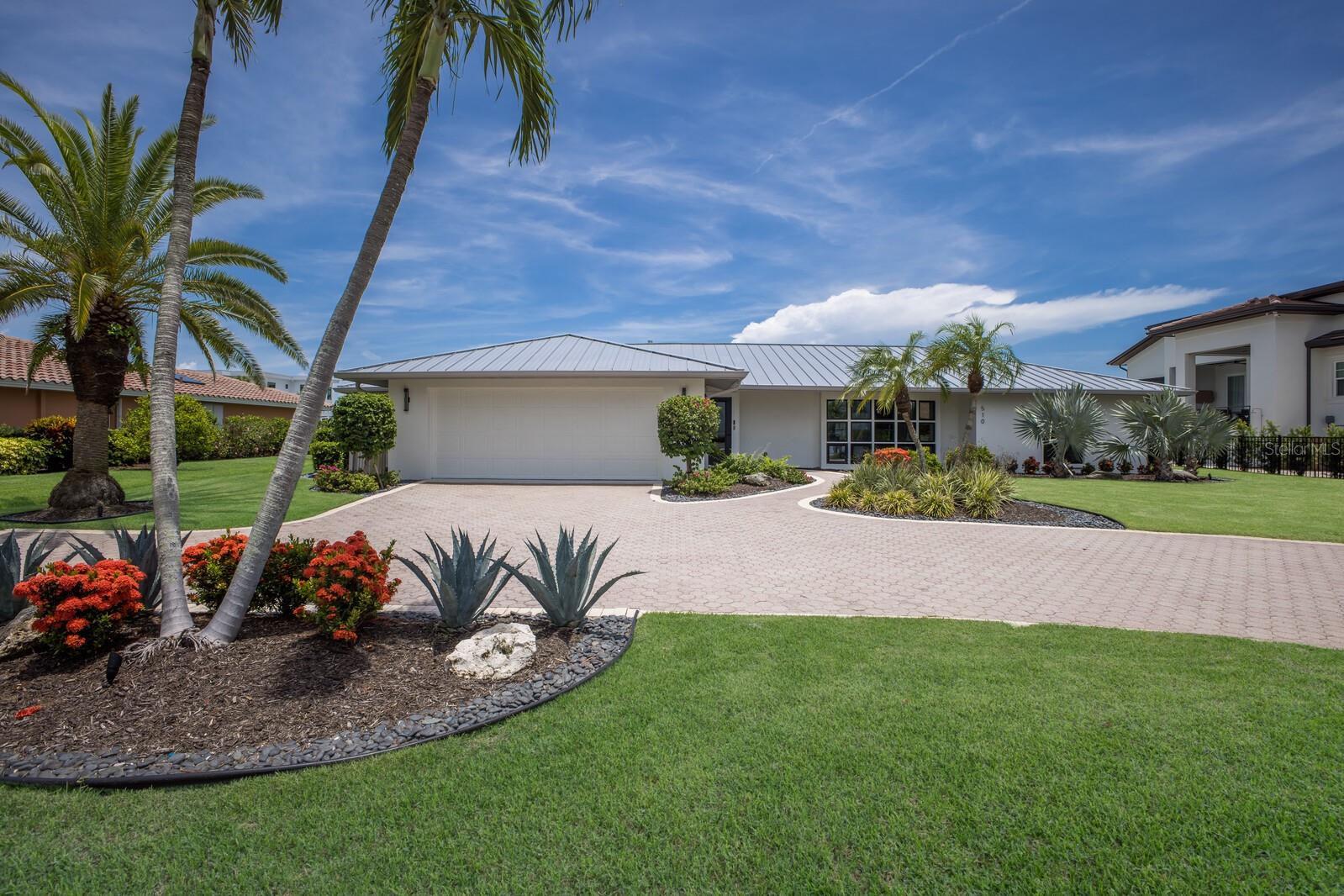 COUNTRY CLUB SHORES - Residential