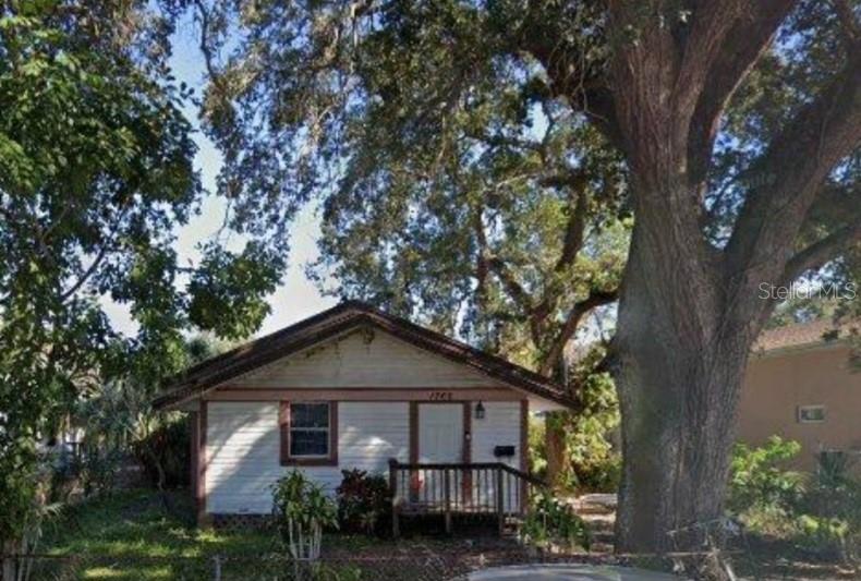 Quiet street close to shopping, churches, schools and interstate. This 3 br 1 ba with washer/dryer connections is a classic bungalow style home featuring hardwood floors and older charm. Come take a look!