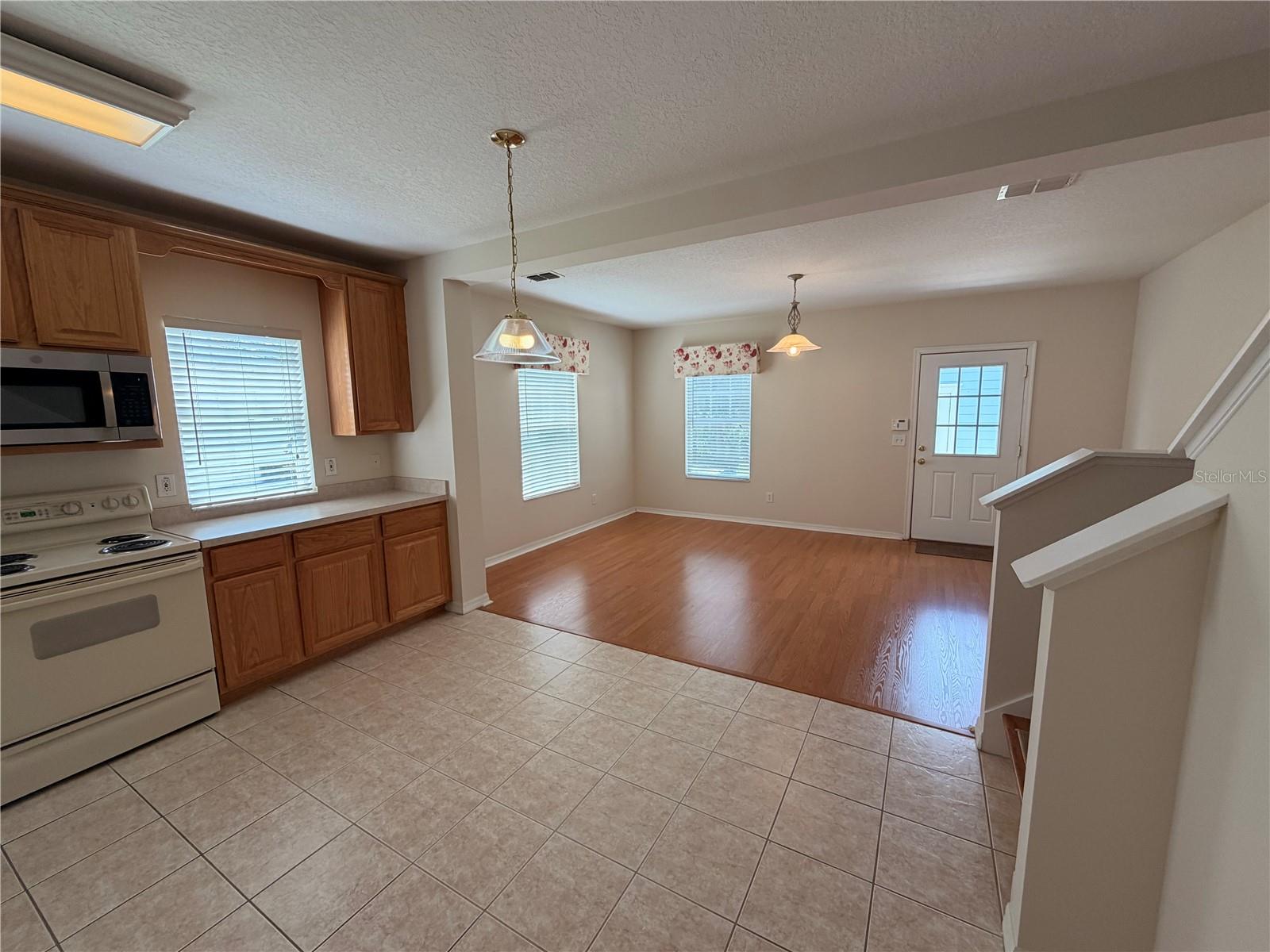 CELEBRATION ROSEVILLE CORNER - Residential