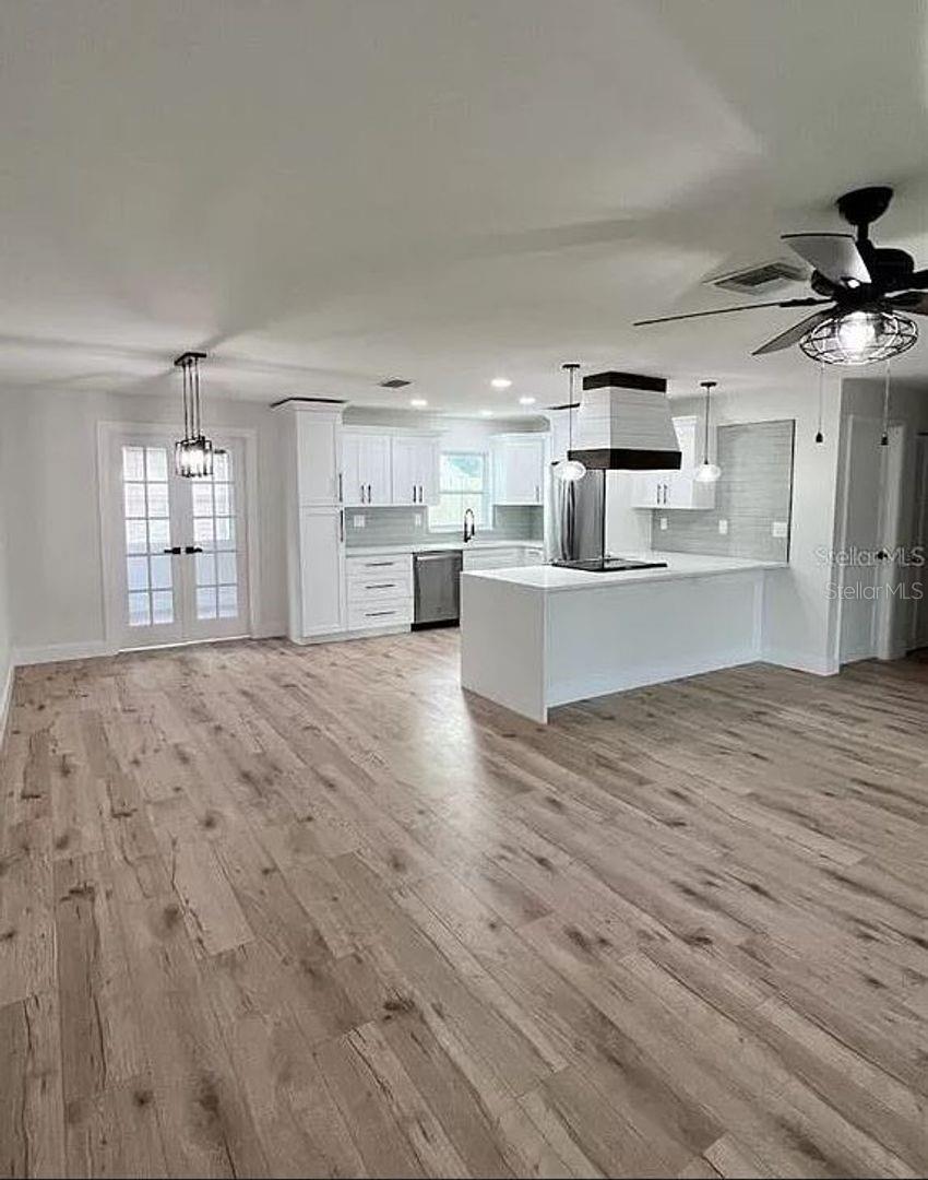 VENICE ESTATES SUB - Residential Lease
