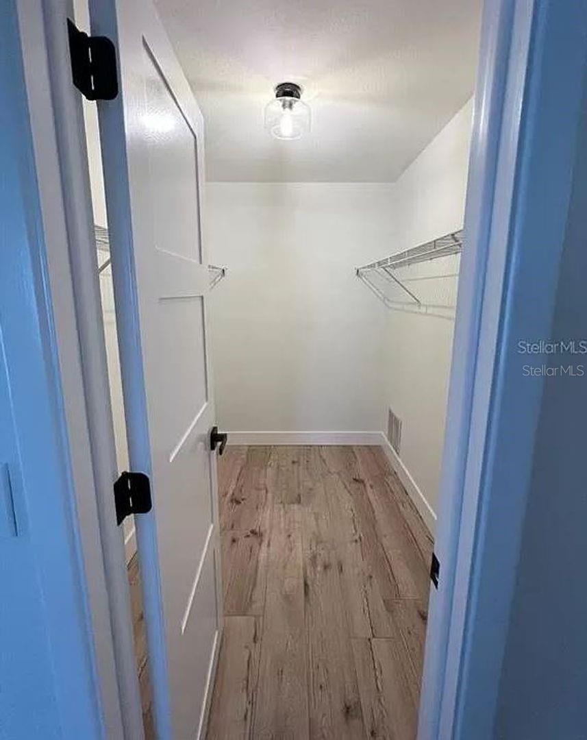VENICE ESTATES SUB - Residential Lease