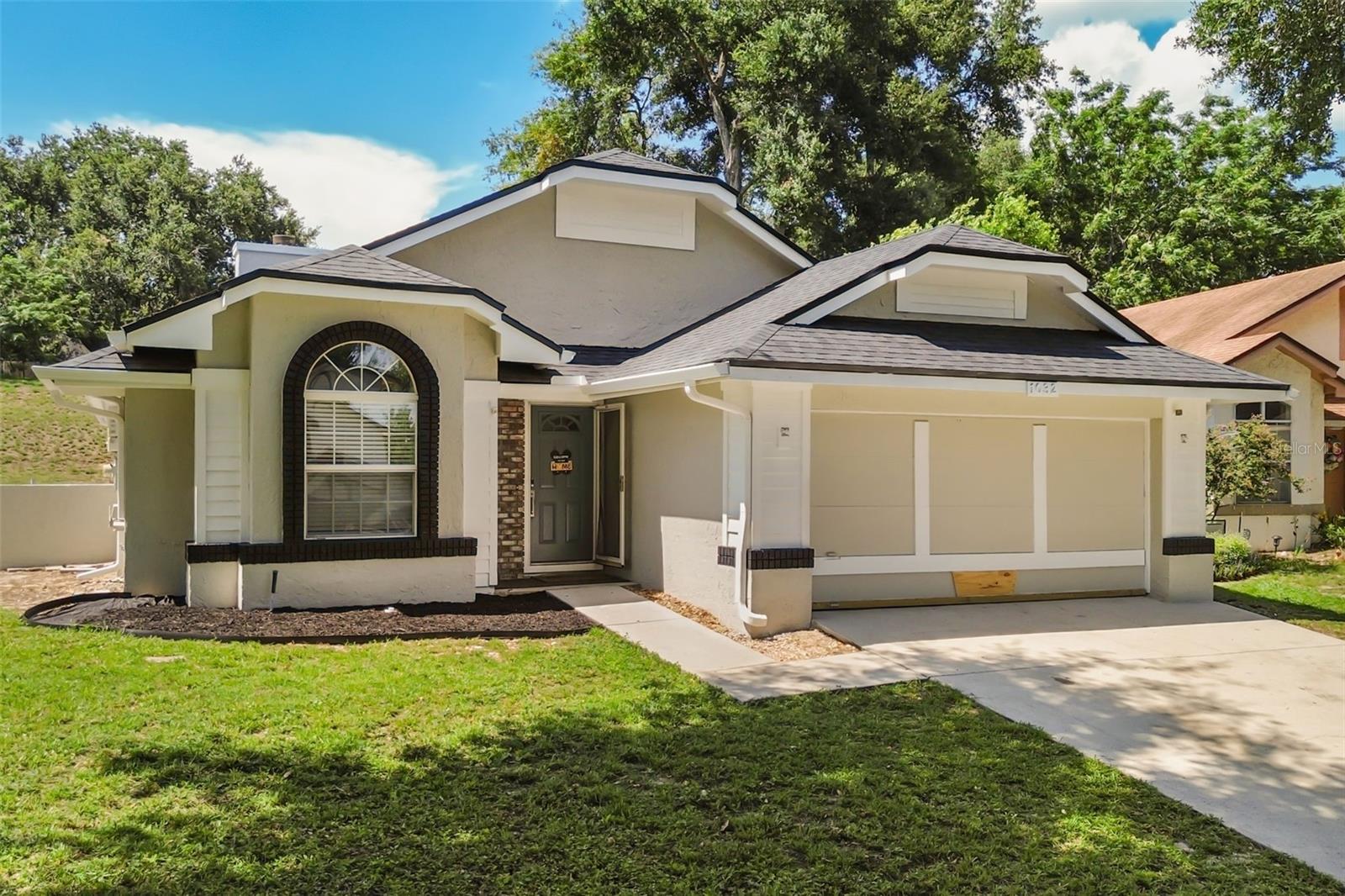 SUMMER LAKES - Residential