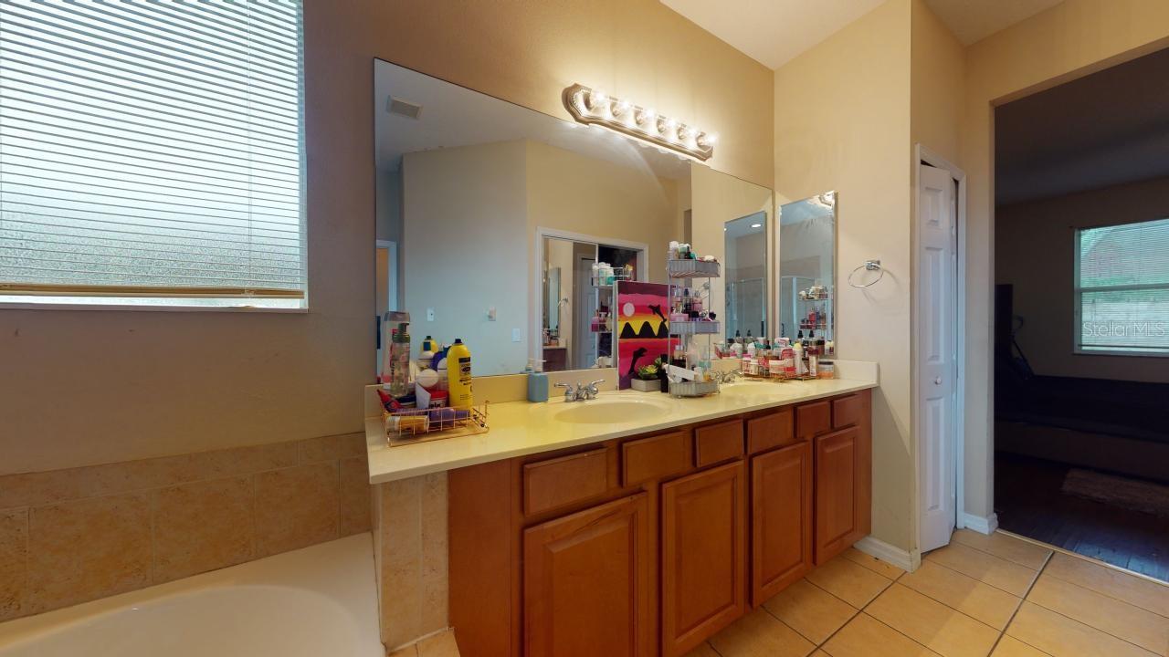 KENSINGTON MANOR L & O - Residential