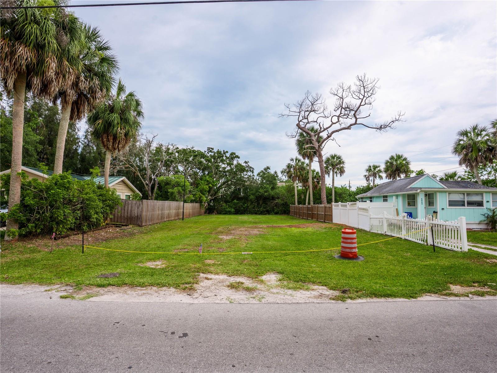 NICE CLEARED BUILDING LOT IN THE CITY OF PORT RICHEY.  APPROXIMATELY 50X135.  WATER/SEWER AVAILABLE, OLDER HOUSE ON PROPERTY WAS DEMOLISHED YEARS AGO.  ELEVATION WOULD BE NECESSARY IN CONFORMANCE WITH BUILDING CODES .  PLEASE REACH OUT TO PORT RICHEY BUILDING DEPARTMENT FOR ANY INFORMATION.  NICE HOME ARE AROUND, SHORT WALK TO MARINA AROUND THE CORNER.  NO SURVEY IS AVAILABLE.