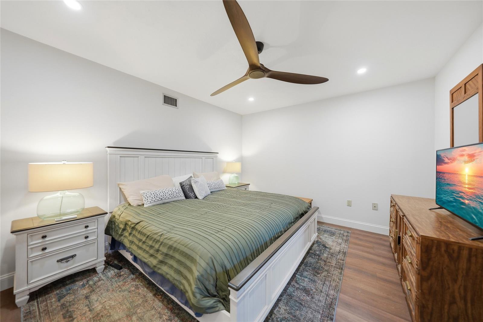 MARINA SOUTH SHORE CONDO - Residential
