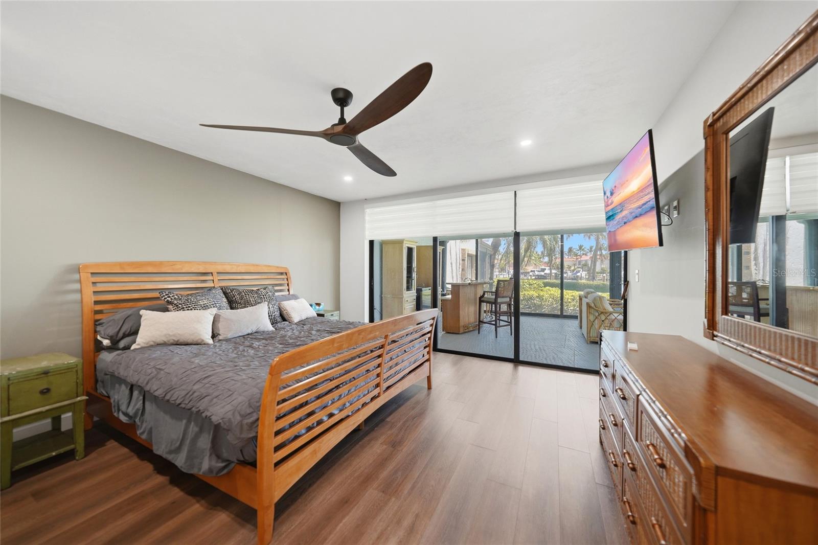 MARINA SOUTH SHORE CONDO - Residential