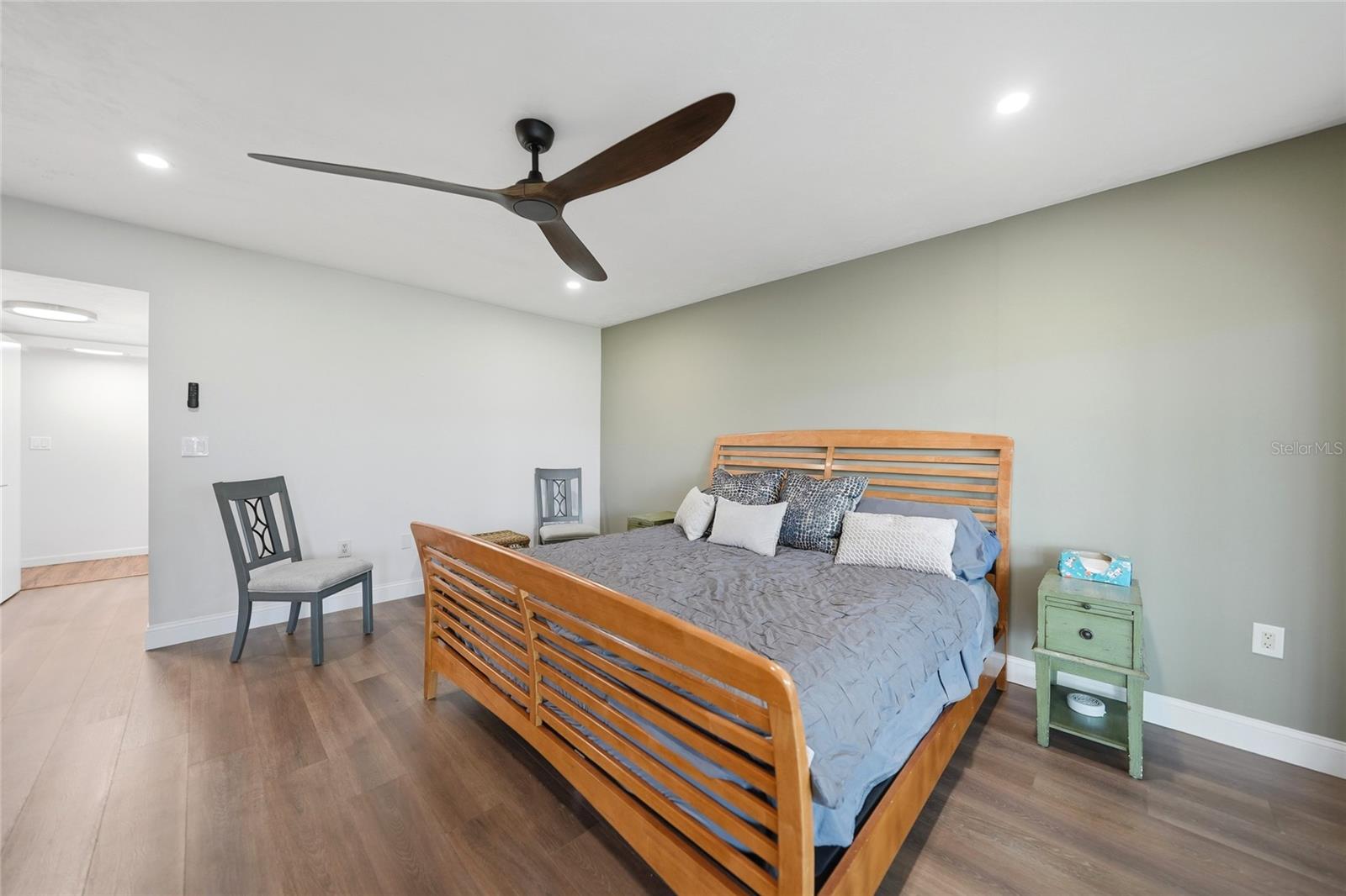 MARINA SOUTH SHORE CONDO - Residential