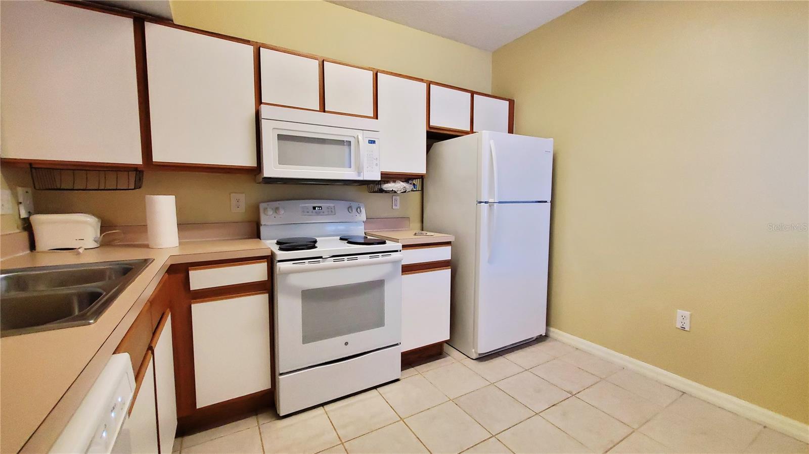 VILLAGES OF BLOOMINGDALE CONDO - Residential