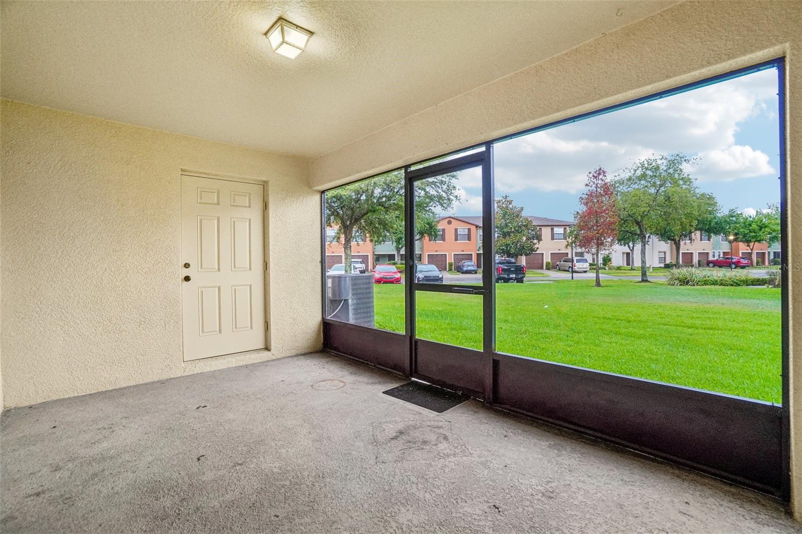 EDGEWATER AT LAKE BRANDON - Residential