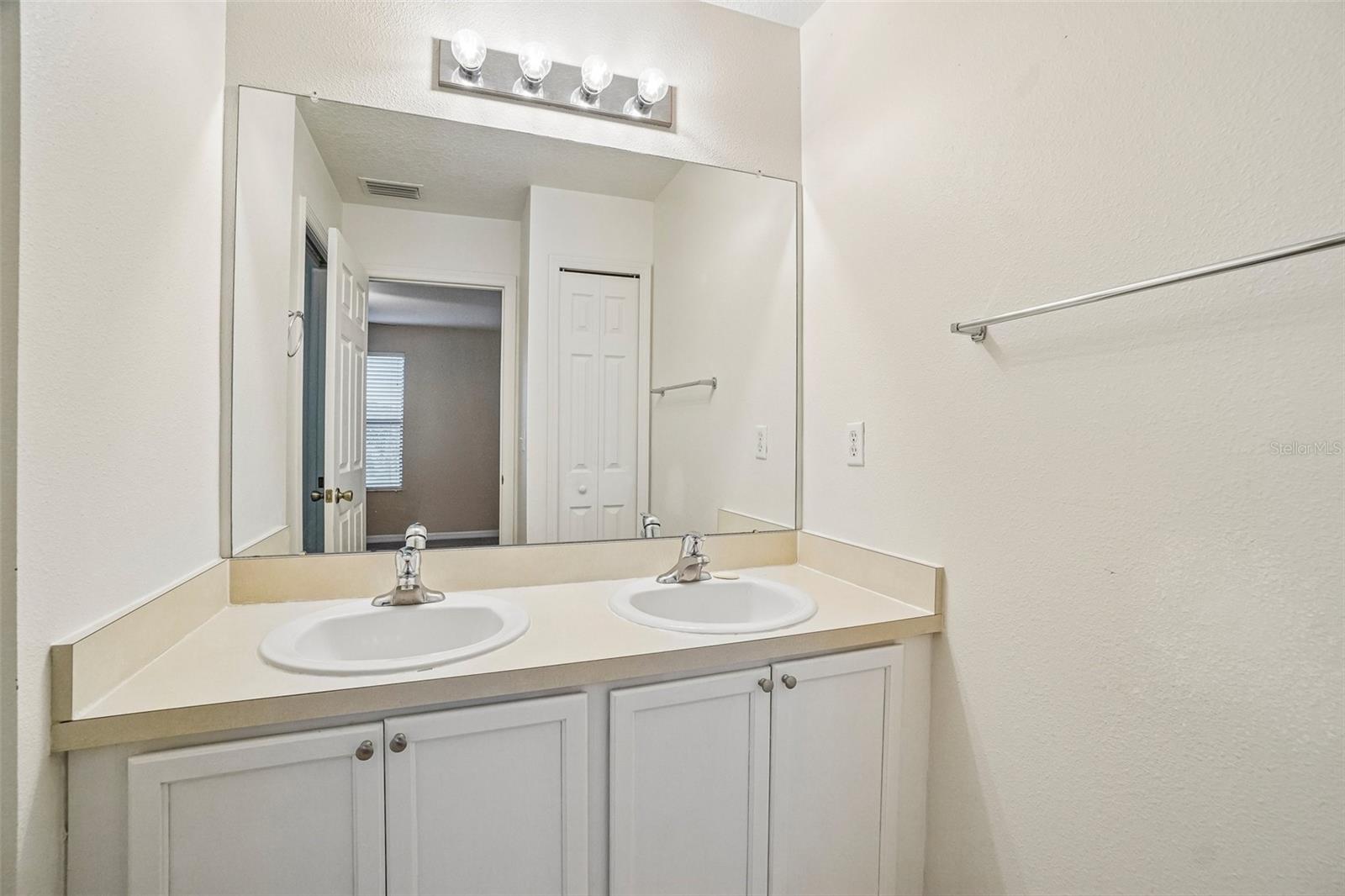 EDGEWATER AT LAKE BRANDON - Residential