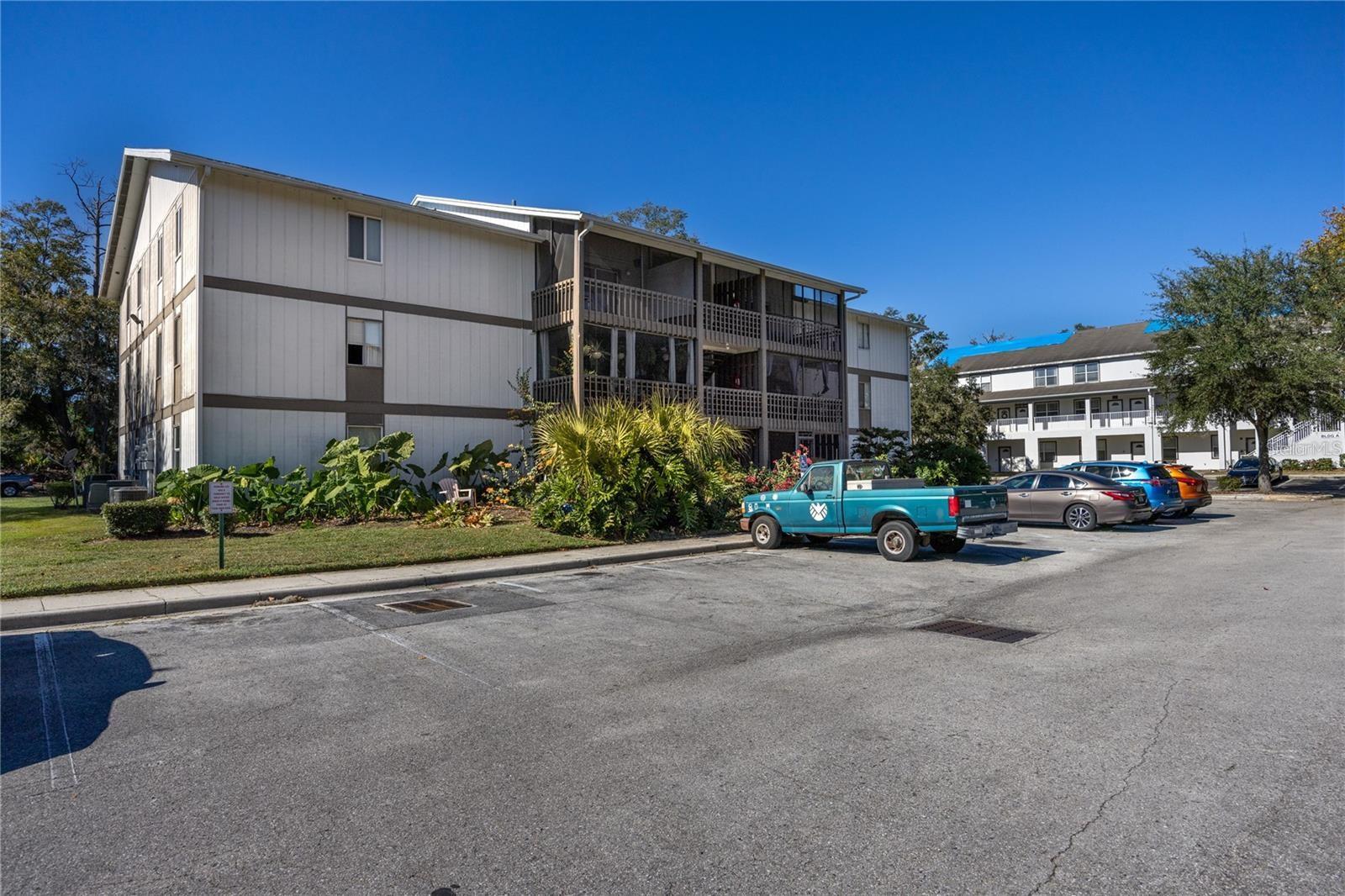 THE OAKS - Residential