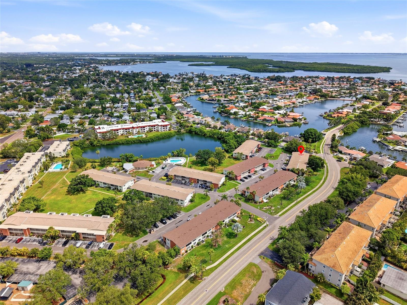 LAKE OVERLOOK APTS - Residential