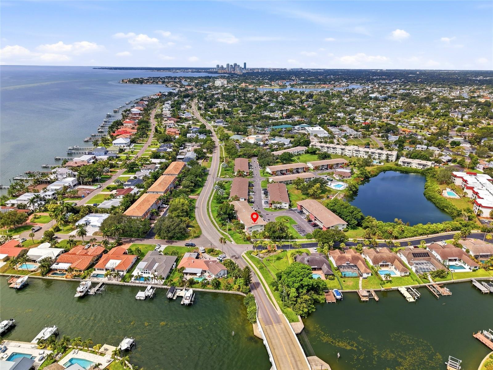 LAKE OVERLOOK APTS - Residential