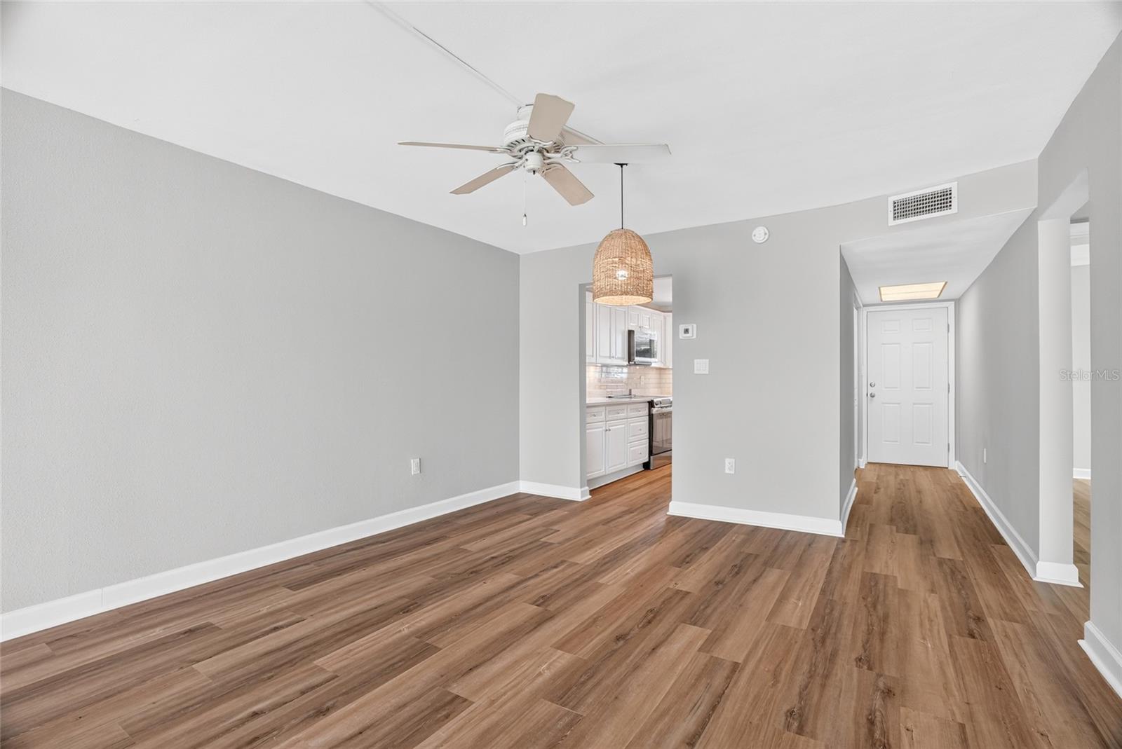 LAKE OVERLOOK APTS - Residential