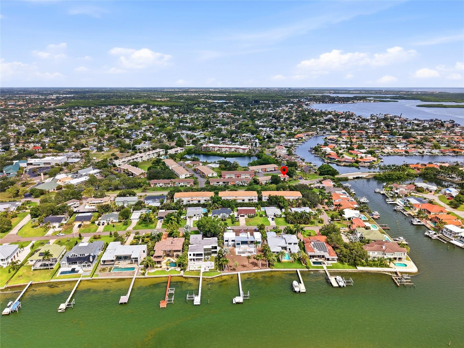 LAKE OVERLOOK APTS - Residential