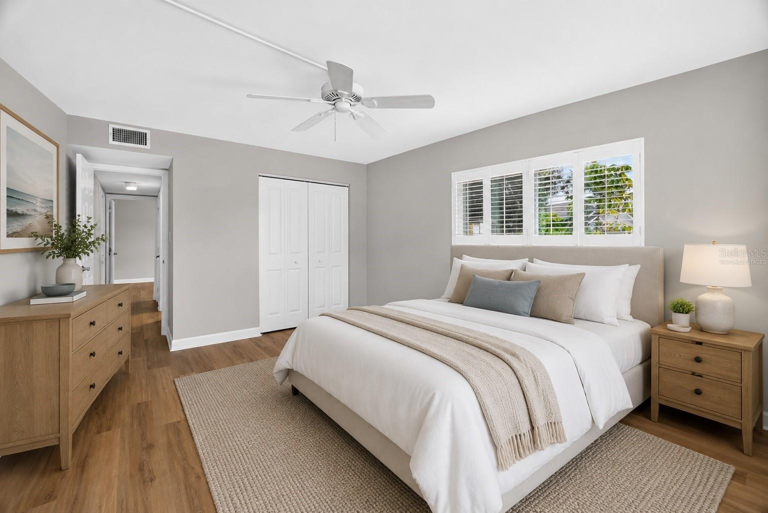LAKE OVERLOOK APTS - Residential