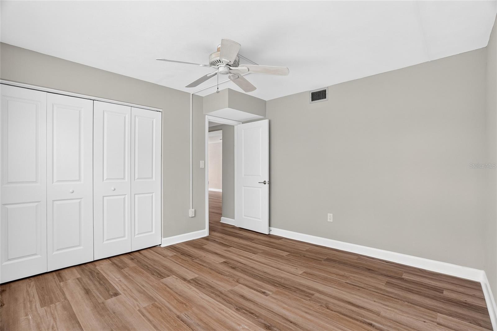 LAKE OVERLOOK APTS - Residential