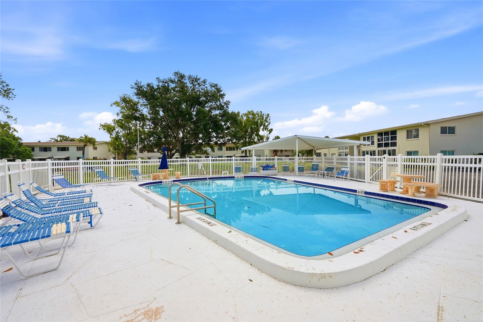LAKE OVERLOOK APTS - Residential