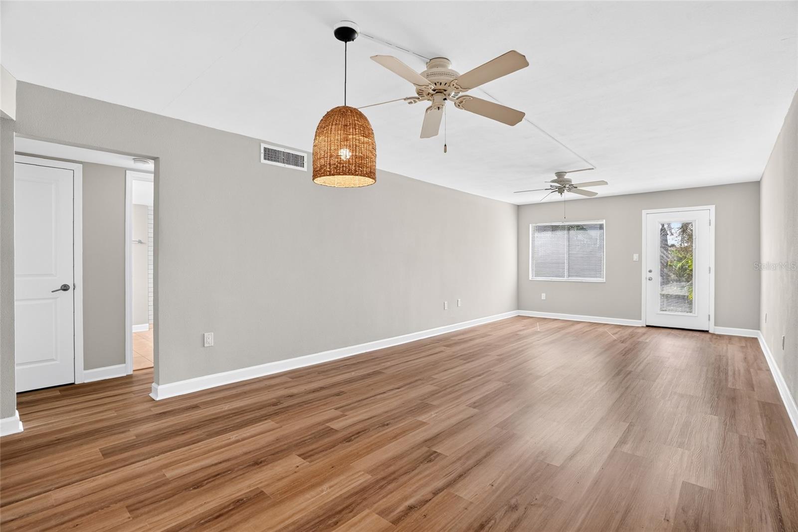 LAKE OVERLOOK APTS - Residential
