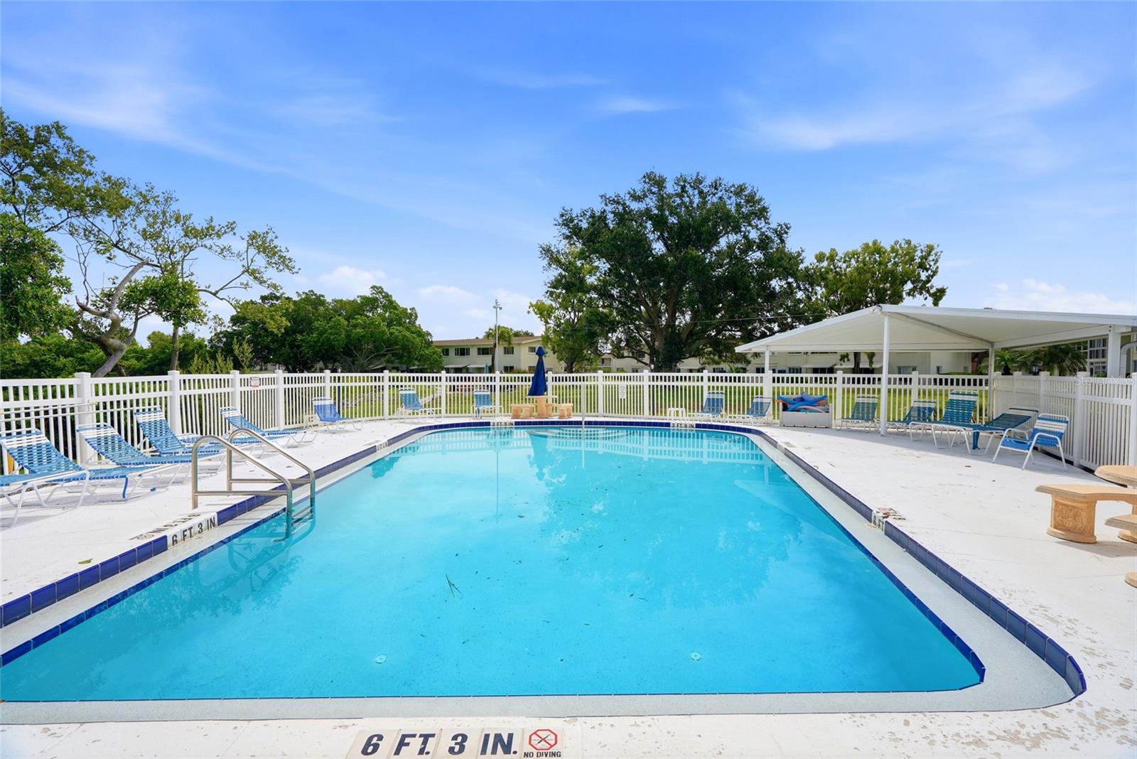 LAKE OVERLOOK APTS - Residential
