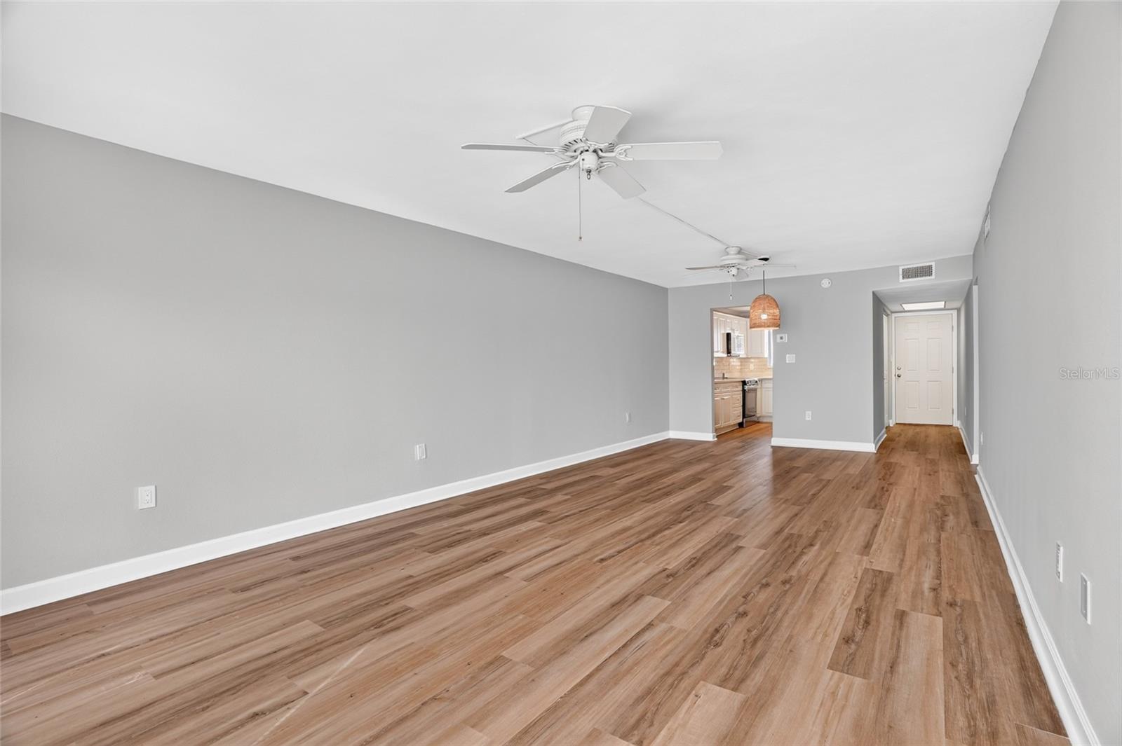 LAKE OVERLOOK APTS - Residential