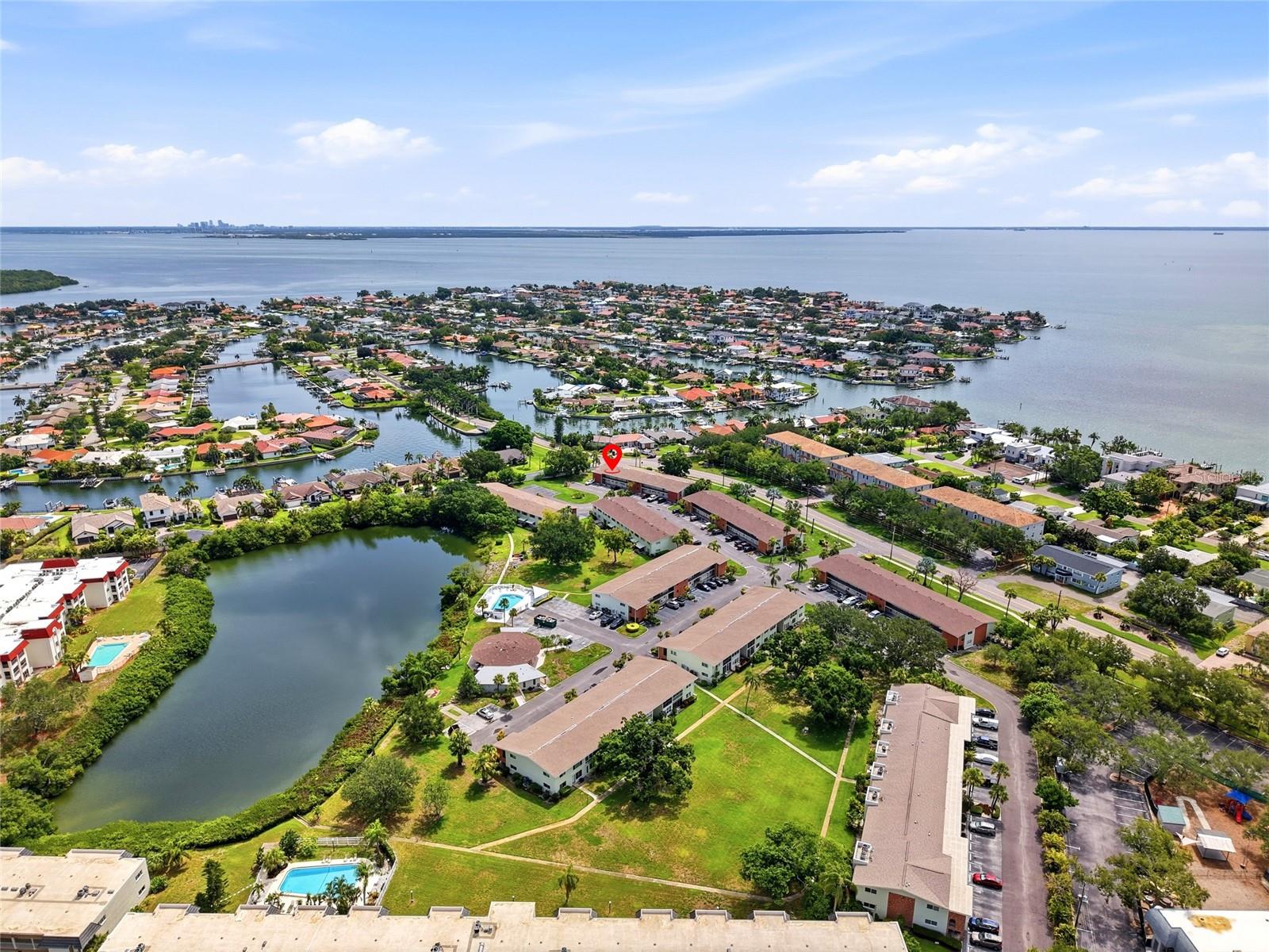 LAKE OVERLOOK APTS - Residential