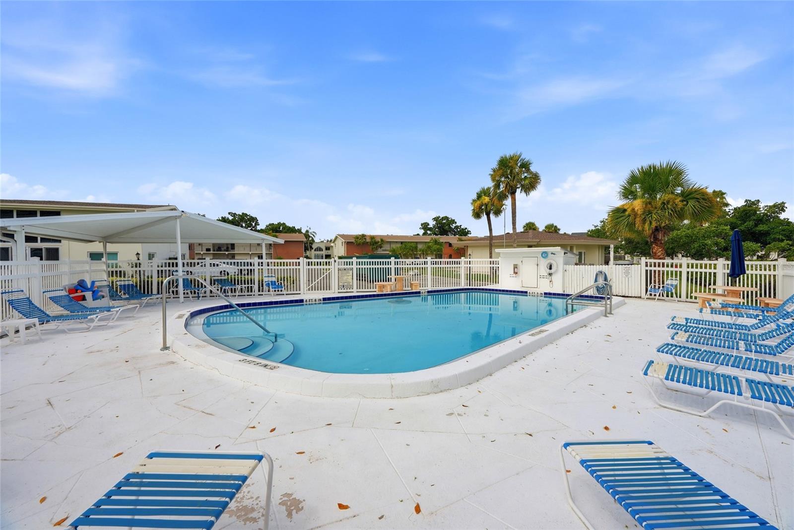 LAKE OVERLOOK APTS - Residential