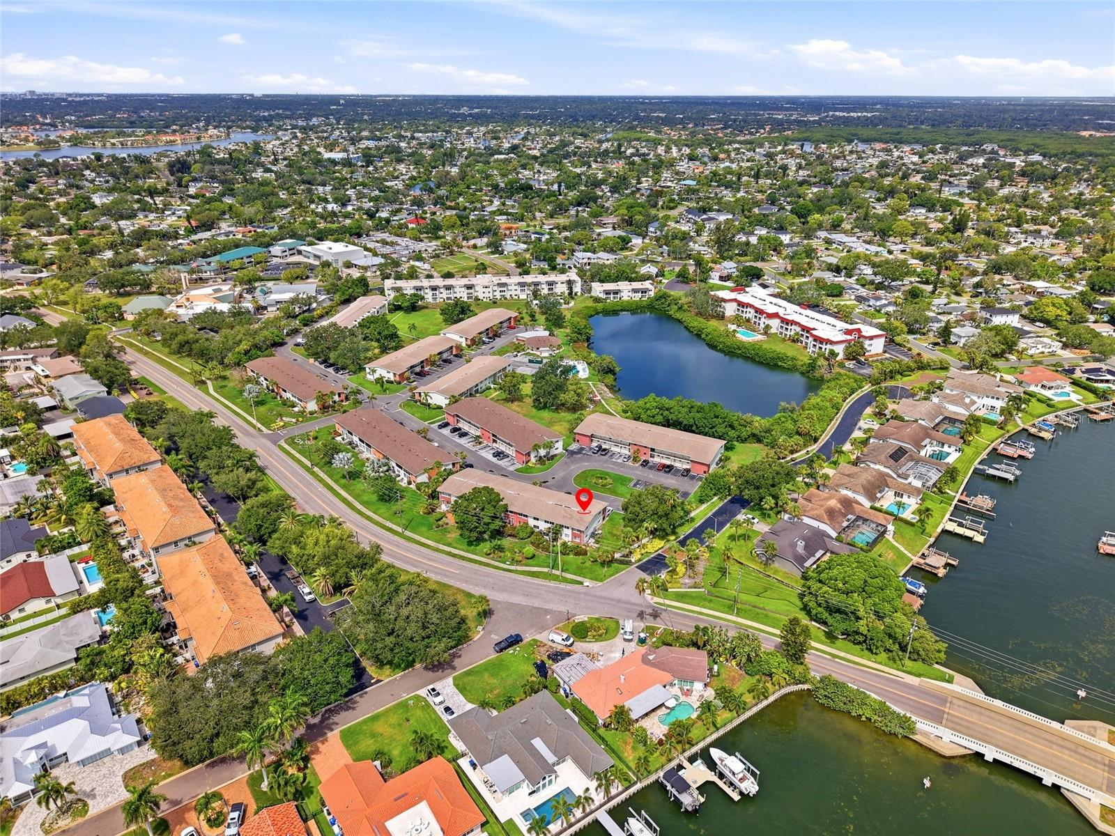 LAKE OVERLOOK APTS - Residential