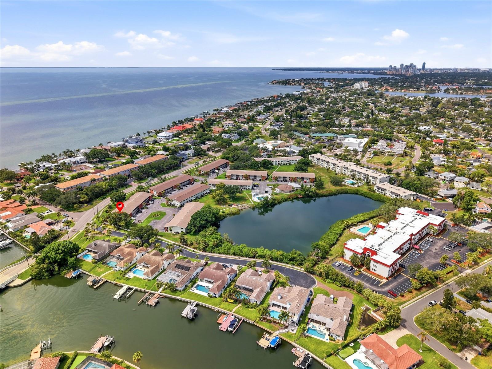 LAKE OVERLOOK APTS - Residential