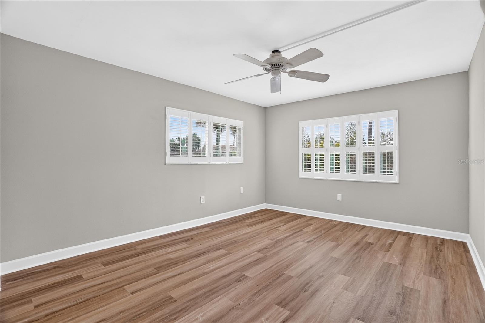 LAKE OVERLOOK APTS - Residential