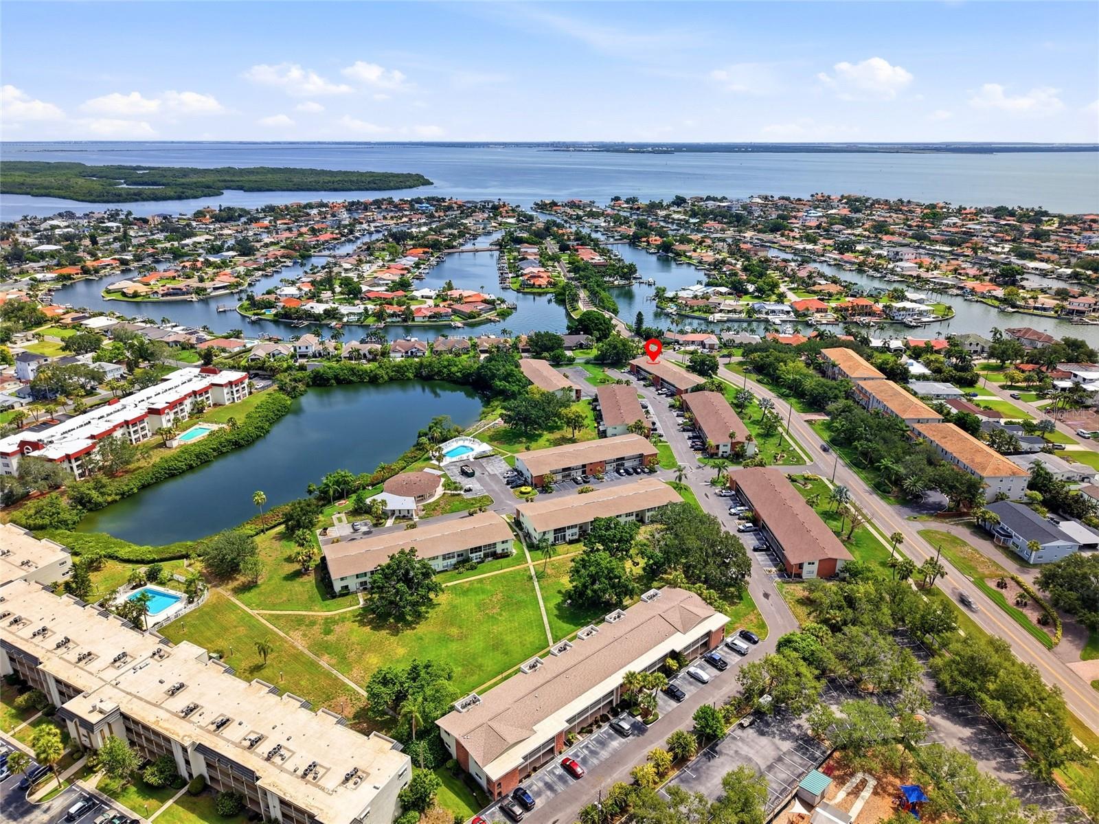 LAKE OVERLOOK APTS - Residential