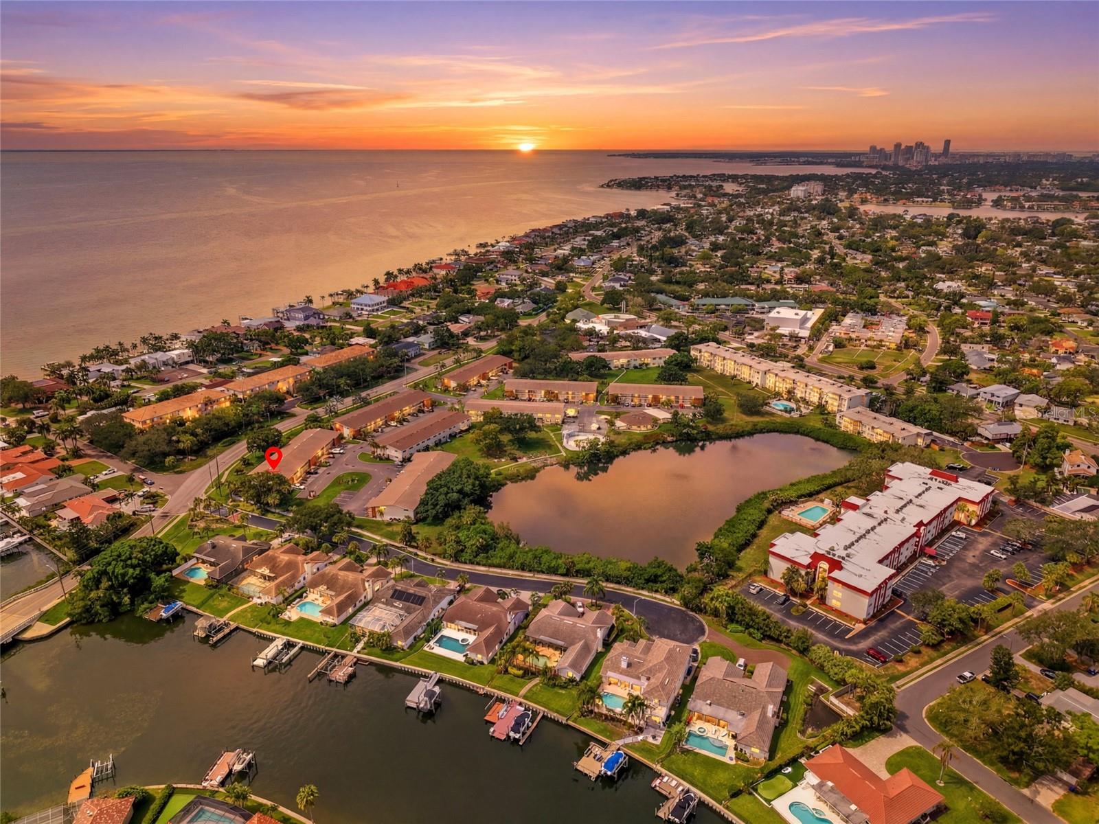 LAKE OVERLOOK APTS - Residential