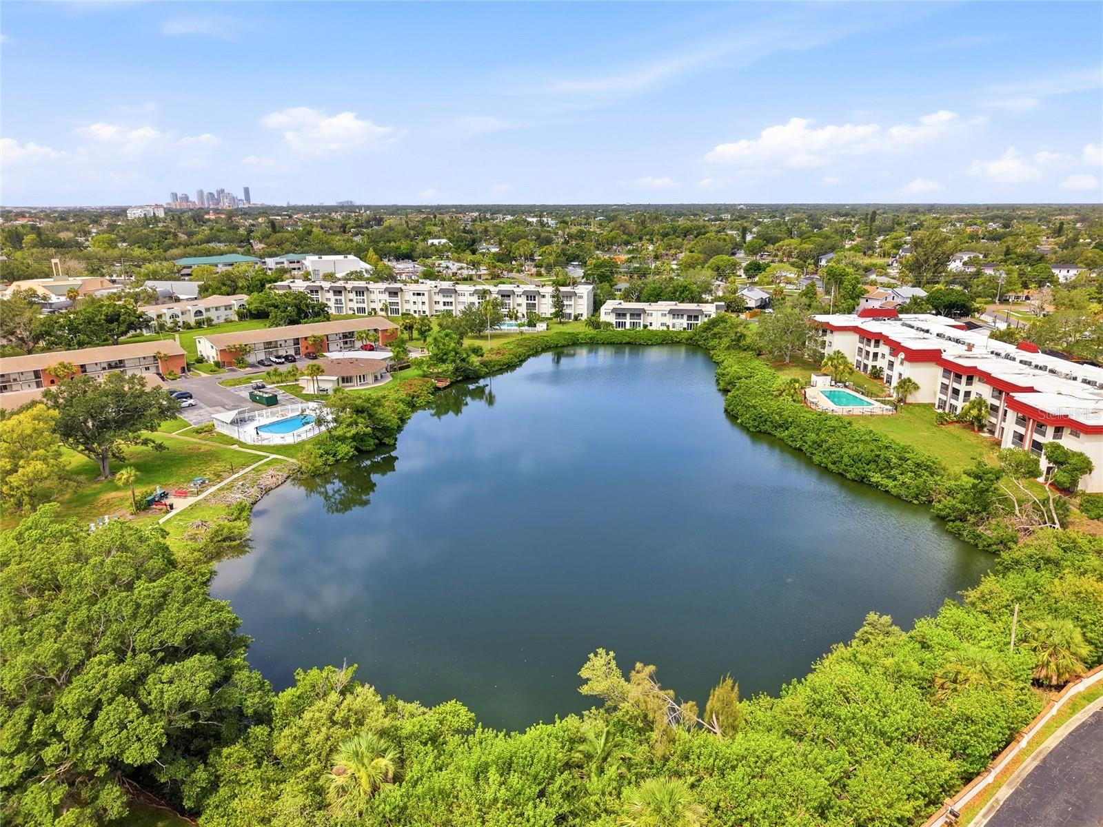 LAKE OVERLOOK APTS - Residential