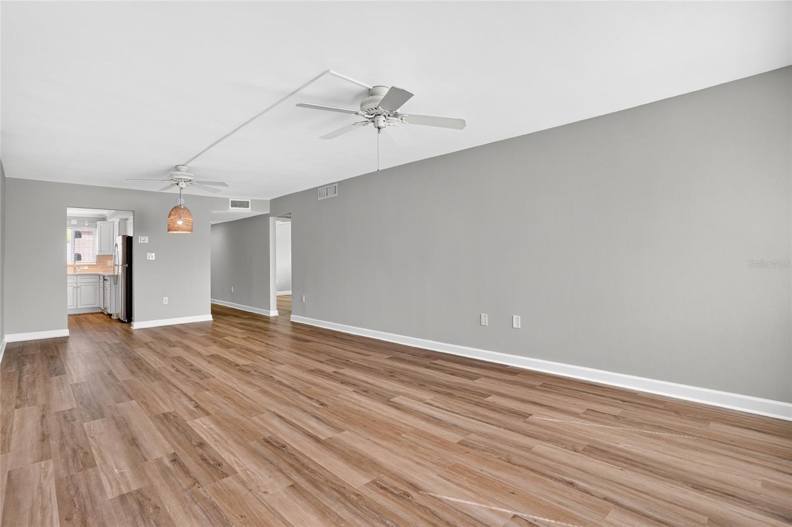 LAKE OVERLOOK APTS - Residential
